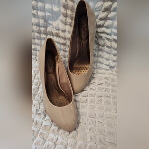 NWOT Beige/Taupe Life Stride Pumps - sz 8.5